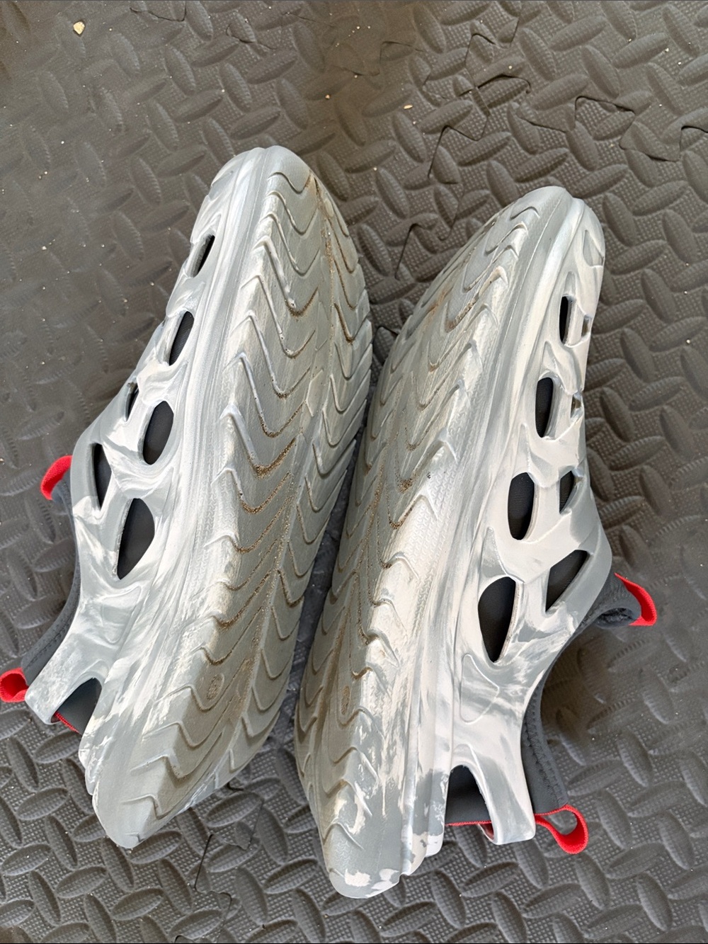 Ozark Trail Gray Athletic Water Shoes with Red Pull Tabs - Picture 4 of 5